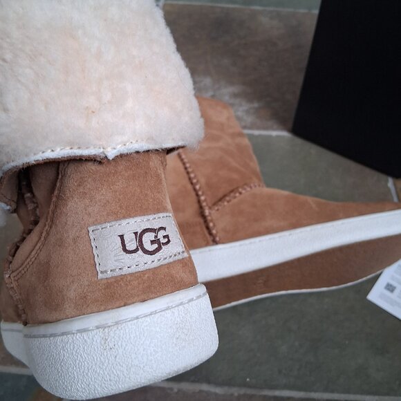 UGG Mika Classic Boot - Picture 6 of 8